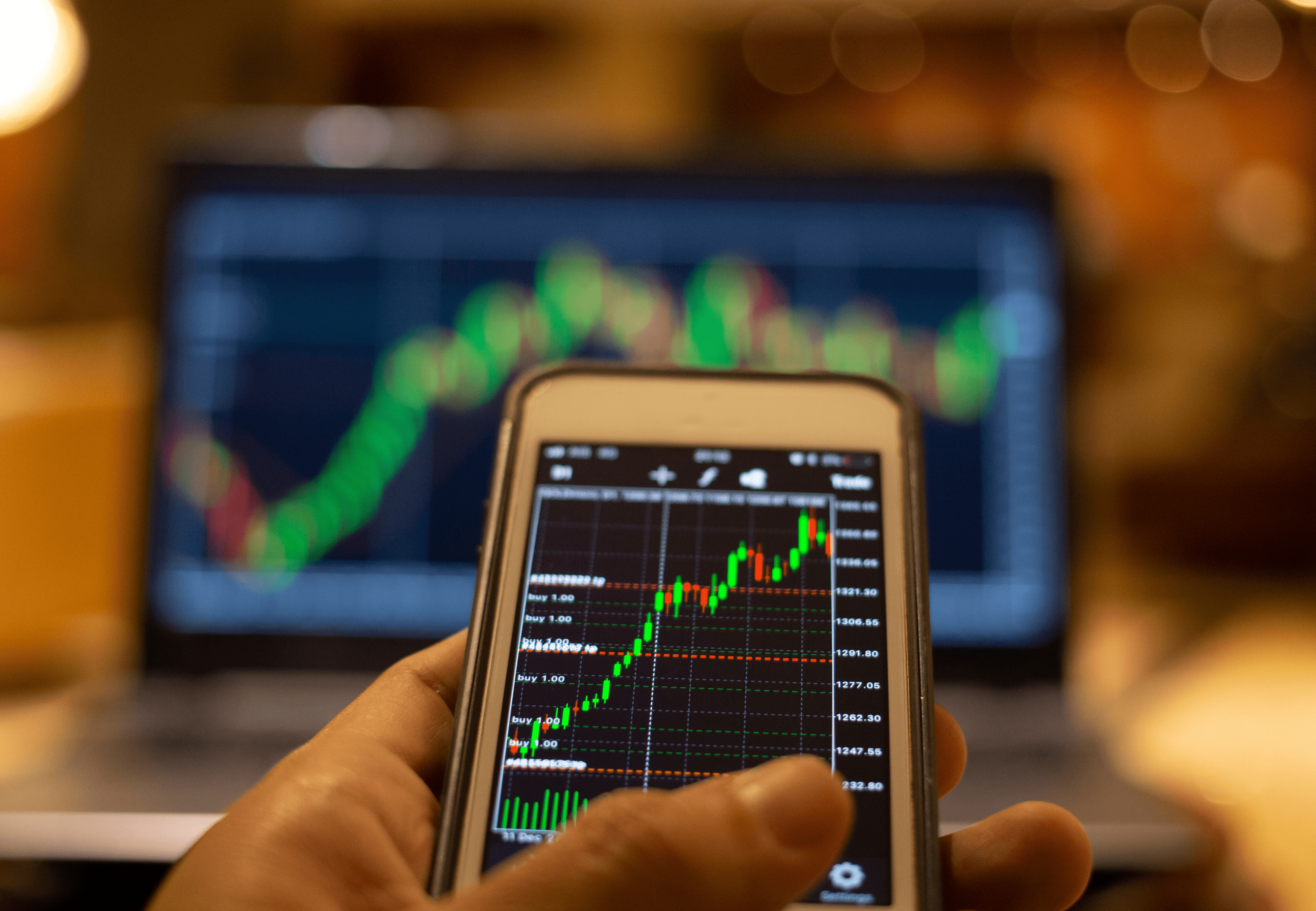Investing-Knowledge To see the 2% rule in action, consider an investor with a portfolio valued at $50,000. According to the 2% rule, the maximum risk per investment should not exceed $1,000. If considering investing in stock XYZ, which is currently priced at $50, the investor might place a stop-loss order at $45 (a 10% drop from the purchase price), meaning he could purchase up to 222 shares (222 shares * $45 stop-loss loss = $999).